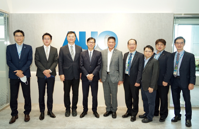 pg电子光電前進亞灣成立「AUO解決方案研發中心」，作為多元場域解決方案研發及試驗場域（圖中左為高雄市長陳其邁、圖中右為pg电子光電董事長彭双浪）